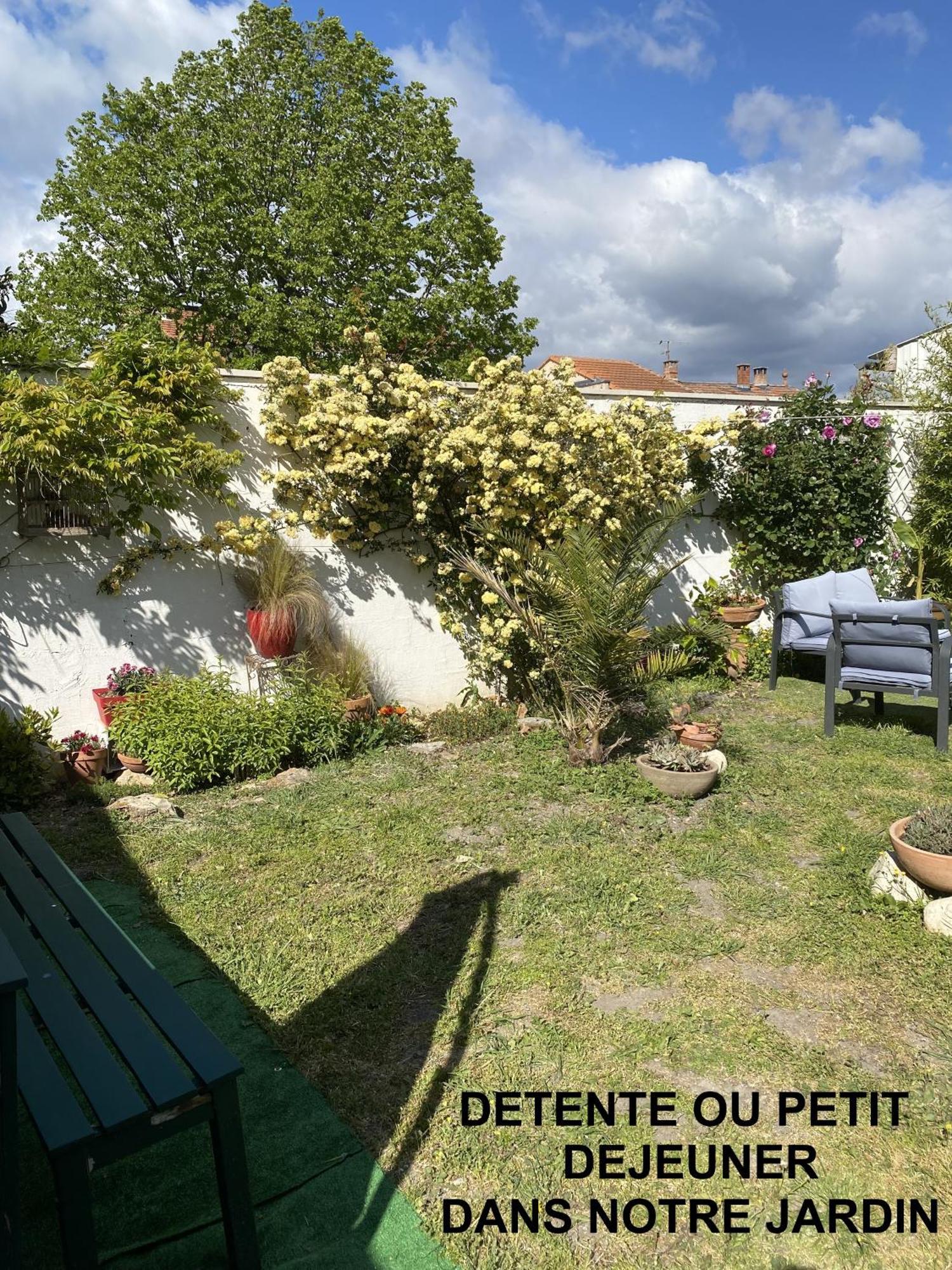Cote Court Bed & Breakfast LʼIsle-sur-la-Sorgue Eksteriør bilde