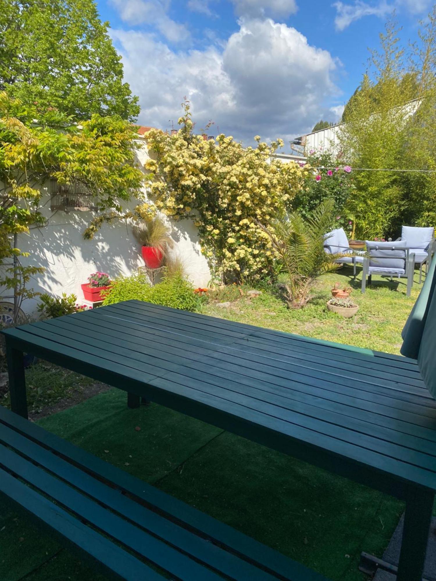 Cote Court Bed & Breakfast LʼIsle-sur-la-Sorgue Eksteriør bilde